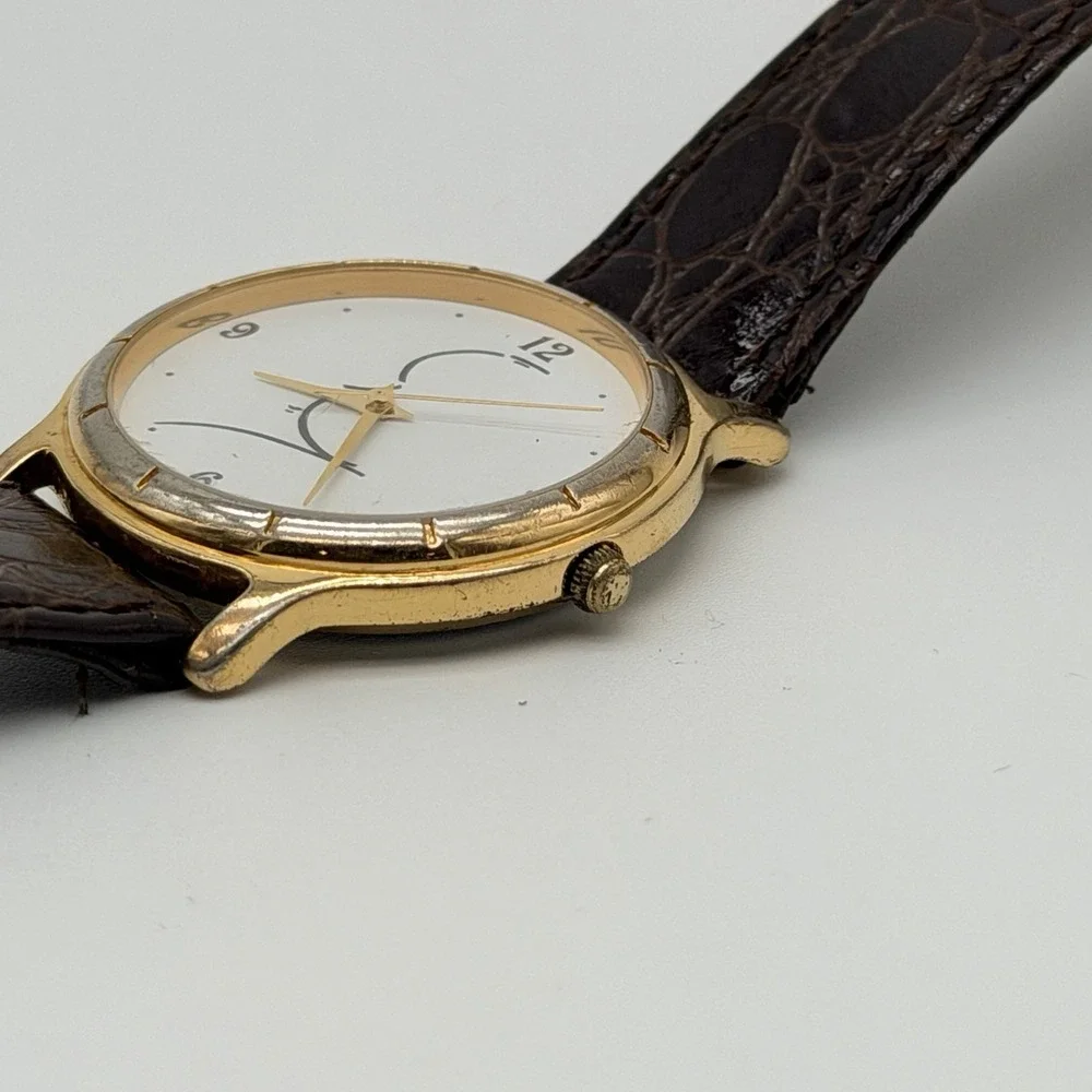 Alfred Hitchcock‎ Logo Image Watches Inc California Japan Movt Gold Tone Watch